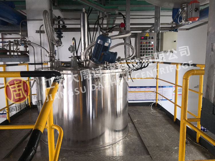 聯(lián)系了一年多，林先生終于付款采購刮刀全自動離心機